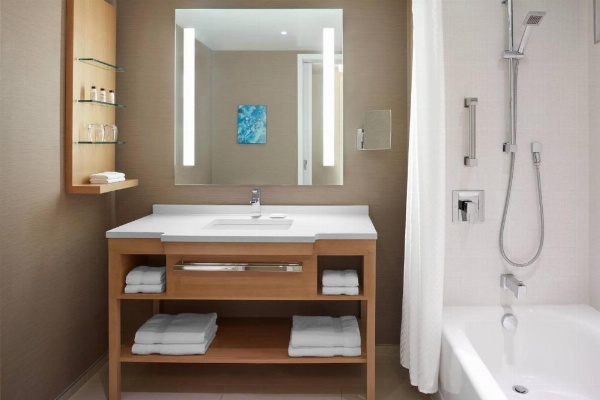 Delta Hotels by Marriott Toronto image 18