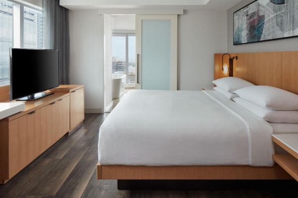 Delta Hotels by Marriott Toronto image 20