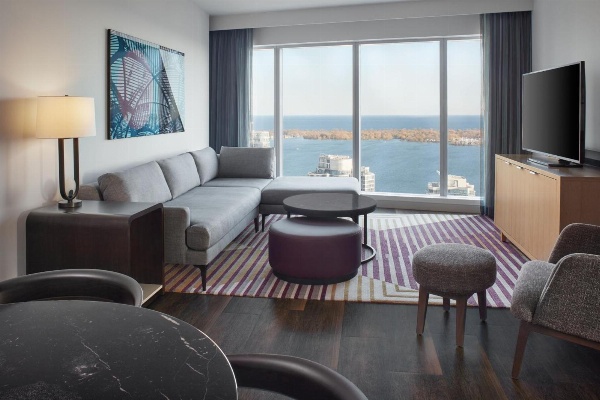 Delta Hotels by Marriott Toronto image 3