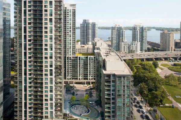 Delta Hotels by Marriott Toronto image 71