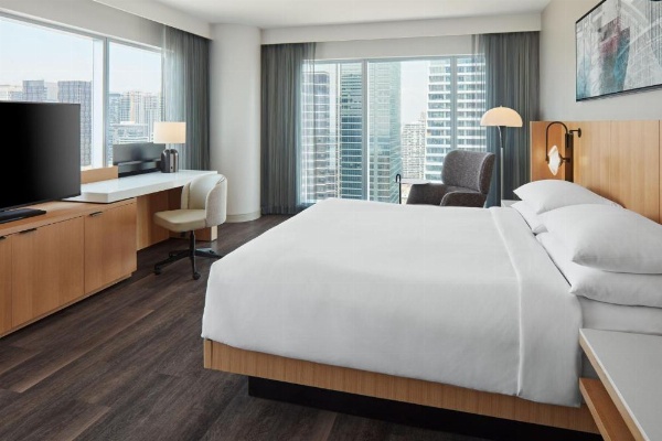 Delta Hotels by Marriott Toronto image 76