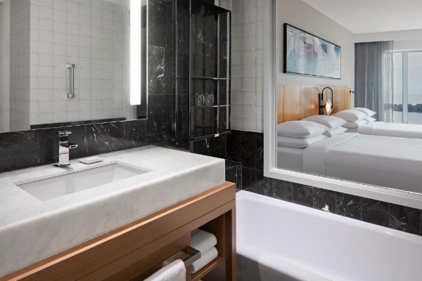 Delta Hotels by Marriott Toronto image 96
